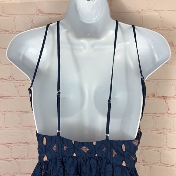 StyleStalker lace sleeveless halter mini dress/ skater dress - Picture 9 of 16